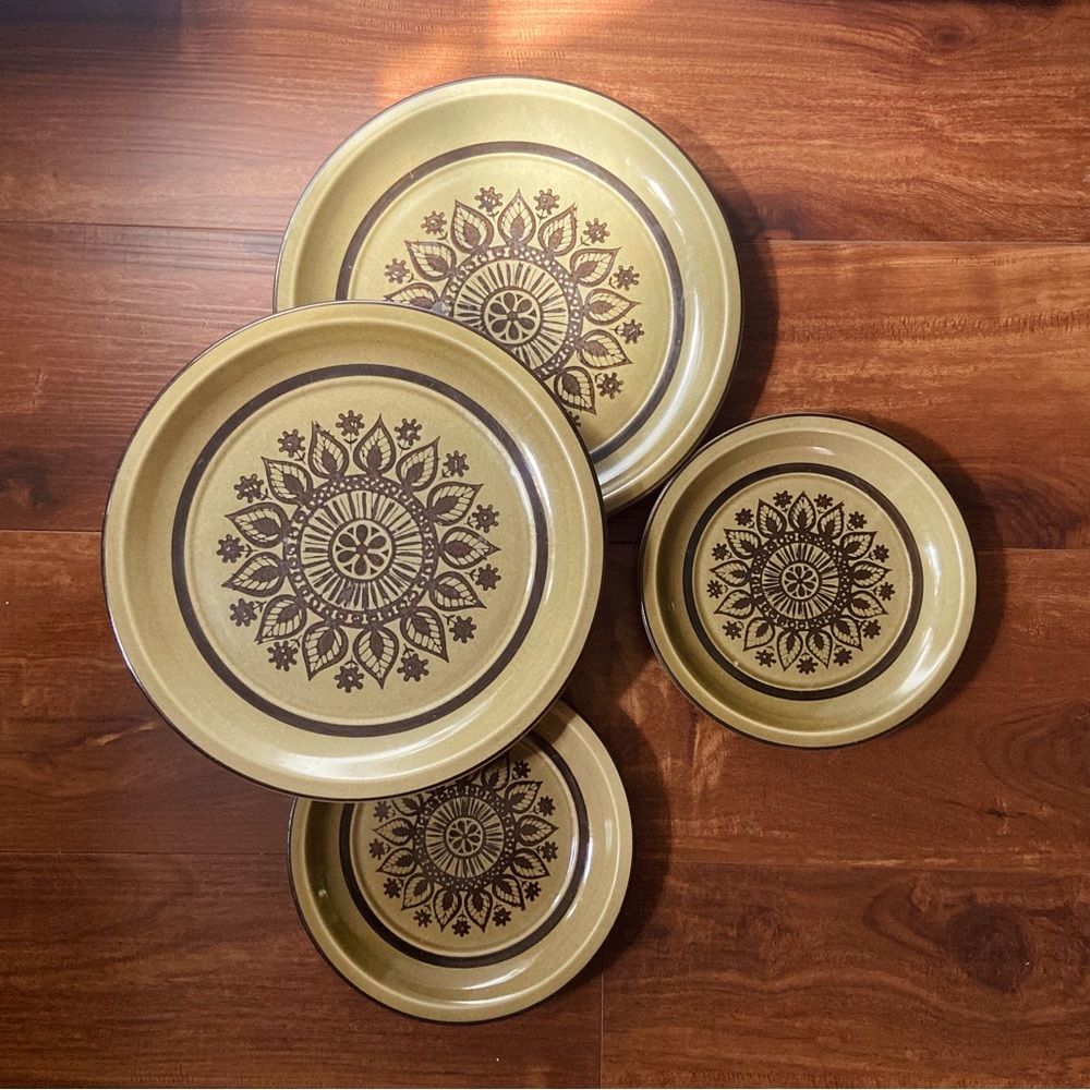 Vintage 70’s Fashion Manor Stonewear Dinner Plates + Salad Plates (Set of 4)